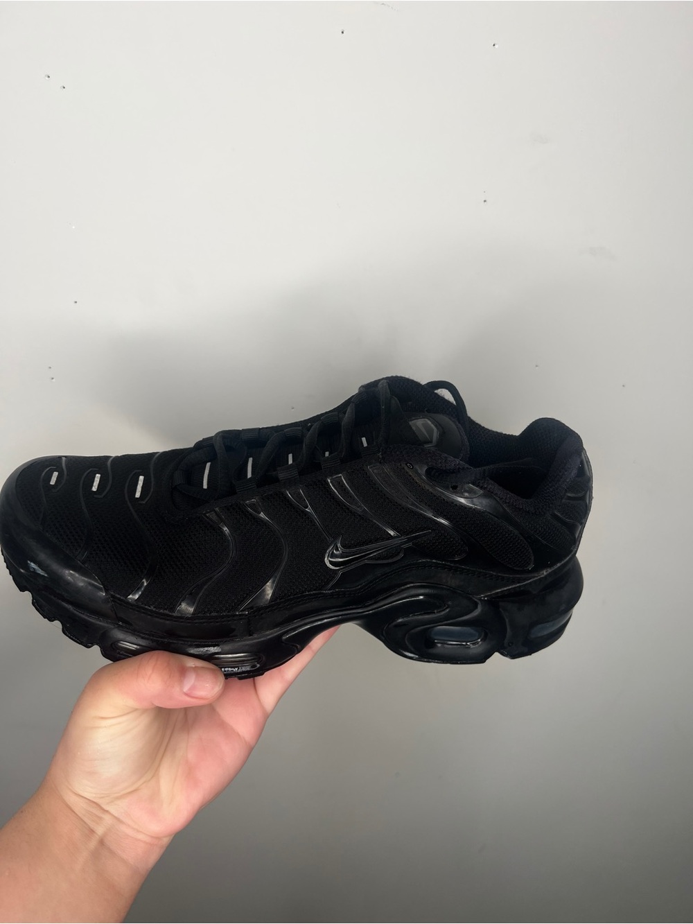 Nike Air Max Plus "Triple Black" Sneakers Youth 6.5/ Women's 8-8.5